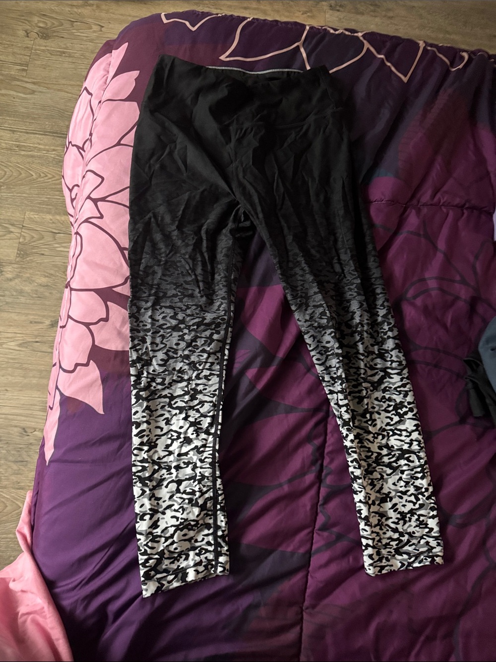 Calvin Klein Black to Gray Ombre Leopard Print work out Leggings
